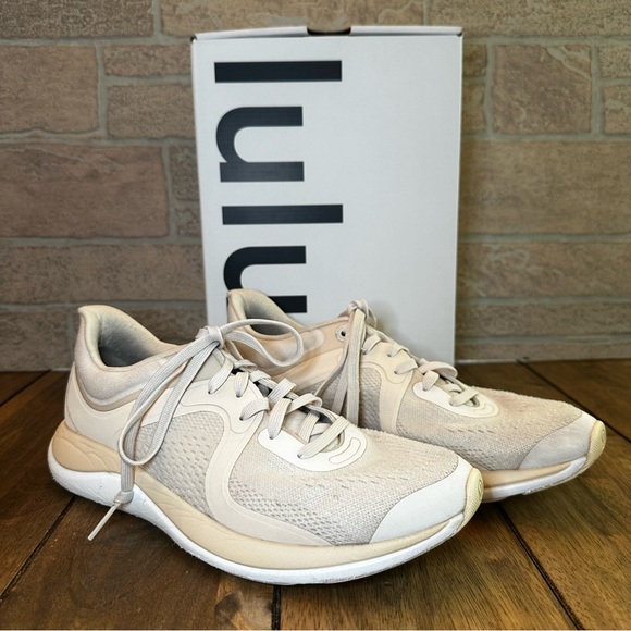 Lululemon Chargefeel Low Womens Workout Shoe Light Ivory Dove Grey White/Sz 8.5 - Picture 3 of 16